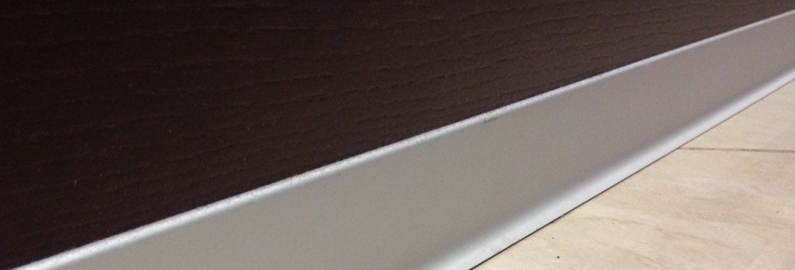 Плинтус алюминиевый L-образный анодированное серебро (3000*11*100 мм) — купить в Нижнем Новгороде